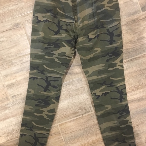 Akira Distressed Camo Joggers - Picture 6 of 7